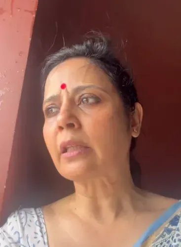 महुआ मोइत्रा का आरोप: भाजपा कार्यकर्ताओं ने फेंके अंडे-पत्थर, डीजीपी से लगाई मदद की गुहार