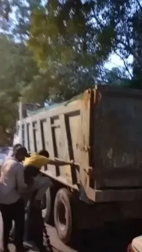 Mahua Moitra Questions Stone-Filled Trucks at Jantar Mantar