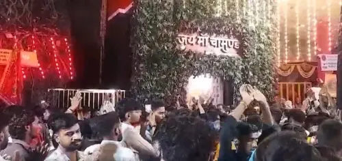 शारदीय नवरात्रि सप्तमी: मैहर, देवास और प्रयागराज में मां कालरात्रि के दर्शन को उमड़े लाखों श्रद्धालु