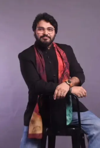 क्या बाबुल सुप्रियो अपने बच्चों को धोनी से मिलवा सके?