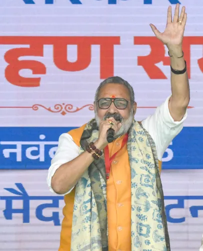 Is Mamata Banerjee Allowing Bengal to Become a Hub for Illegal Immigrants? Giriraj Singh Alleges Amid SIR Controversy
