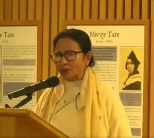 Mamata Banerjee Interrupted by Protesting Students at Oxford University Event