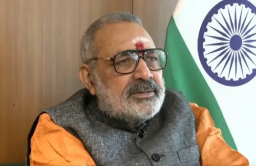 गिरिराज सिंह का ममता पर तीखा वार: इस्तीफा नहीं दिया तो राज्यपाल करें हस्तक्षेप, पंजाब धमाकों पर भी साधा निशाना