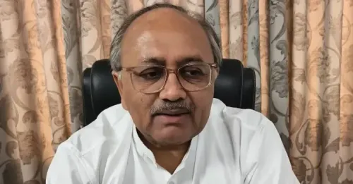 सिद्धार्थ नाथ सिंह का ममता बनर्जी पर तीखा जवाब: सत्ता की जमीन खिसकती दिखाई दे रही है