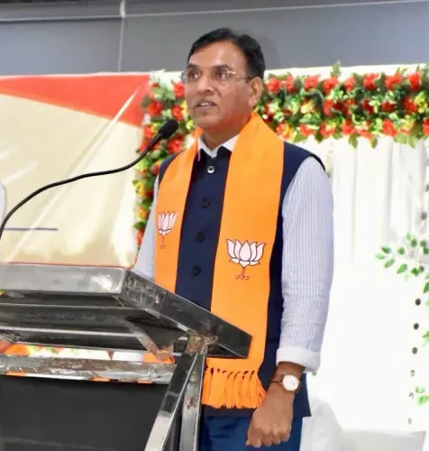 Mandaviya joins Viksit Bharat Sammelan in Porbandar