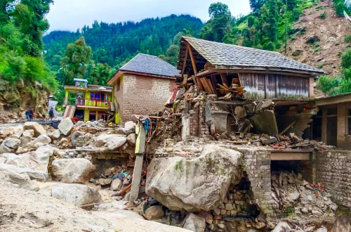 क्या मंडी में भारी तबाही ने जानमाल का नुकसान किया? अब तक 13 की मौत