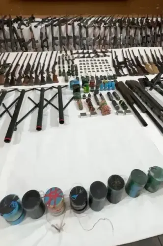 मणिपुर : सुरक्षा बलों के संयुक्त अभियान में 203 हथियार बरामद