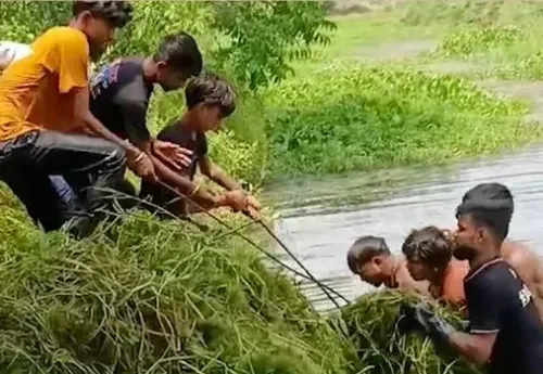 'मन की बात' के 134वें एपिसोड में PM मोदी ने बस्ती के आकाश गुप्ता की नदी सफाई मुहिम को सराहा