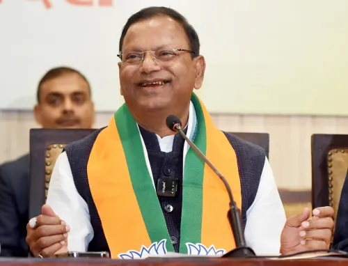 क्या मथुरा में ब्राह्मण विधायकों की बैठक पर पंकज चौधरी का कहना है कि जातिगत व्यवस्था अनुशासनहीनता है?