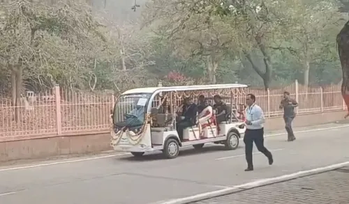 राष्ट्रपति द्रौपदी मुर्मु का गोवर्धन दौरा: गोल्फ कार्ट से 7 कोस की परिक्रमा