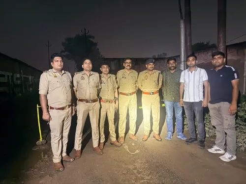 मथुरा पुलिस मुठभेड़: जमीनी विवाद में फायरिंग के दो वांछित बदमाश गिरफ्तार, एक पैर में गोली लगी