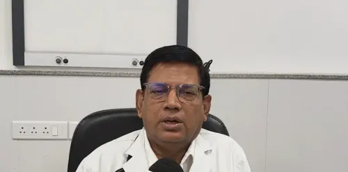 मानसून में फ्लू के मामले क्यों बढ़ते हैं? एम्स के डॉ. संजीव सिन्हा ने बताए लक्षण, जोखिम और बचाव