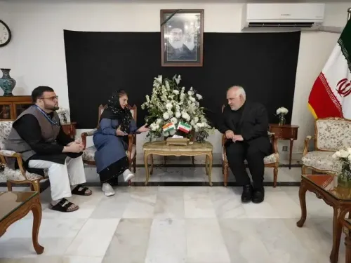 महबूबा मुफ्ती ने ईरानी दूतावास में खामेनेई को दी श्रद्धांजलि