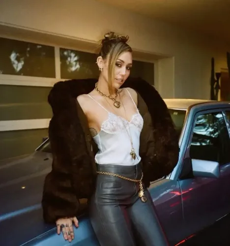 How Does Miley Cyrus Feel About Touring?