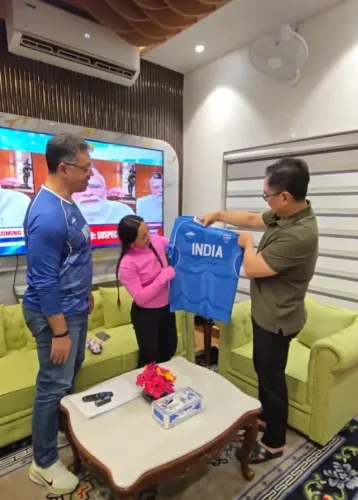 Mirabai Chanu gifts signed jersey to Kiren Rijiju after CWG hat-trick gold
