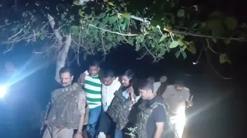 मिर्जापुर में गो-तस्करी: पुलिस मुठभेड़ में दो तस्कर घायल व गिरफ्तार, 45 गोवंश बरामद