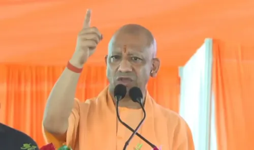 मीरजापुर शिक्षक सम्मेलन में CM योगी का विपक्ष पर तीखा प्रहार: 'सैफई सिंडिकेट का था नौकरियों पर कब्जा'