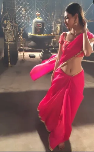 Could Mouni Roy's Throwback to Her Naagin Days Be the Best 2016 Memory?