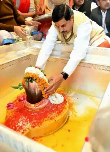 What Did MP CM Pray for at Kashi Vishwanath Temple?