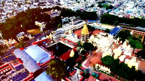 Did a Couple Experience Misbehavior from Security at Ujjain's Mahakal Temple?