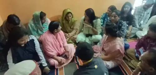 क्या एमपी महिला कांग्रेस प्रदेश अध्यक्ष रीना ने देवास में रोहिणी कलाम के परिजनों से मुलाकात की?