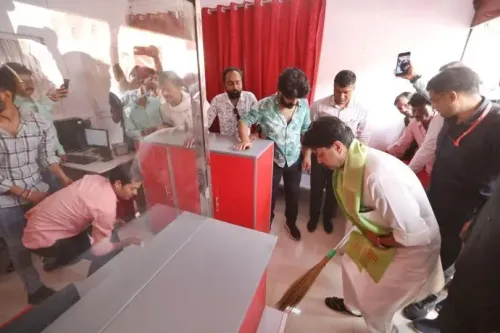 Did Scindia Really Clean a Post Office and Dance with Tribals in Ashoknagar?