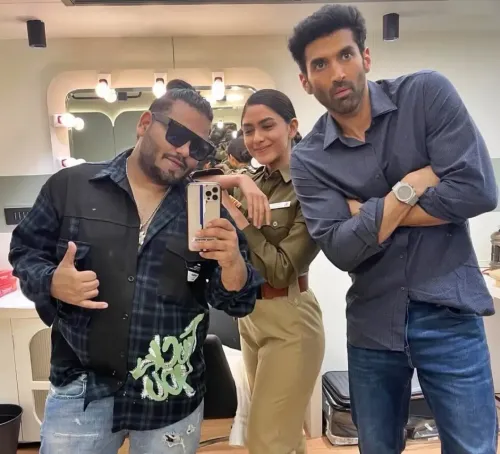 Mrunal Thakur treats us with a goofy throwback pic with her 'Gumraah' co-star Aditya Roy Kapur