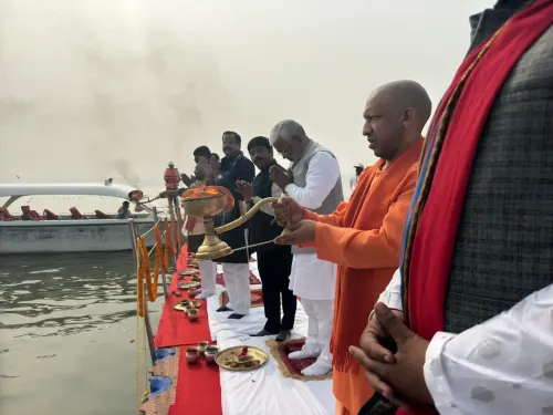 क्या मुख्यमंत्री योगी ने मां गंगा का पूजन किया और बड़े हनुमान के चरणों में शीश झुकाया?