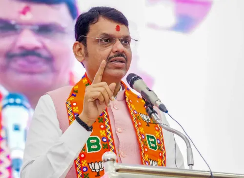 फडणवीस का बड़ा फैसला: मंत्रियों के काफिले आधे होंगे, सप्ताह में एक दिन सार्वजनिक परिवहन अनिवार्य