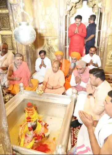 मुख्यमंत्री ने ‘काशी कोतवाल’ और बाबा विश्वनाथ के किए दर्शन
