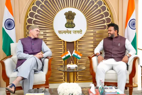श्रीनगर एयरपोर्ट अक्टूबर बंदी पर उमर अब्दुल्ला ने उड्डयन मंत्री से की मुलाकात, विकल्प तलाशने की अपील