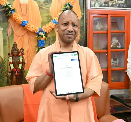 योगी आदित्यनाथ ने गोरखनाथ मंदिर में भरा डिजिटल स्वगणना फॉर्म, 21 मई तक भागीदारी की अपील