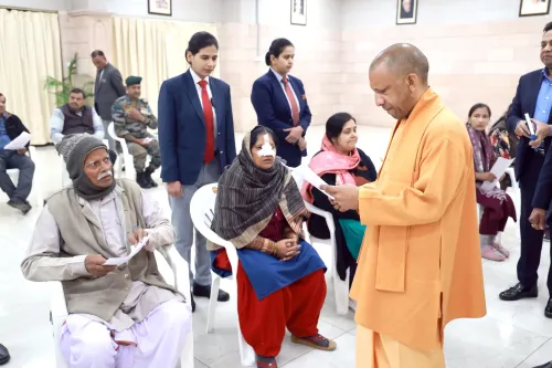 क्या सीएम योगी ने ‘जनता दर्शन’ में नागरिकों से मुलाकात की?