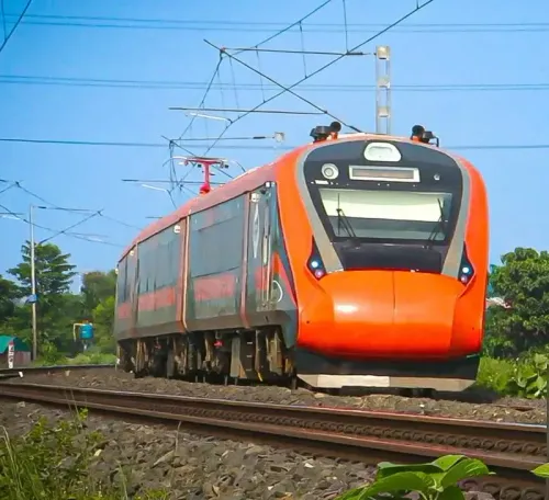 मुंबई-अहमदाबाद वंदे भारत एक्सप्रेस में 20 कोच स्थायी, 28 अप्रैल से बढ़ेगी यात्री क्षमता