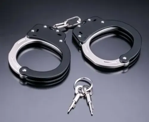 क्या मुंबई एयरपोर्ट पर पकड़ा गया म्यांमार का नागरिक जाली दस्तावेजों के साथ रह रहा था?
