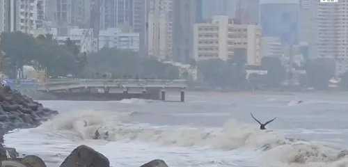 क्या मुंबई में भारी बारिश और हाई टाइड की चेतावनी है?