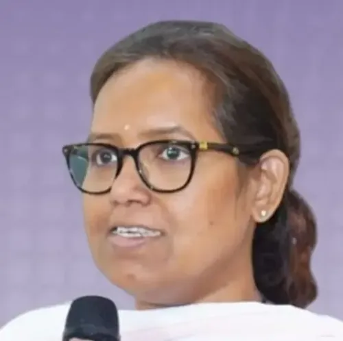 Why is Mumbai Congress Criticizing the CM's Davos Trip?