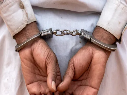 क्या मुंबई में काम पर जा रही महिला से जबरदस्ती की कोशिश हुई?