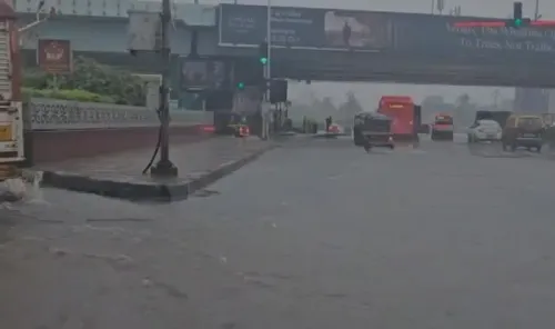 क्या मुंबई में लगातार बारिश ने जनजीवन को बेहाल कर दिया है? मौसम विभाग ने जारी किया ऑरेंज अलर्ट