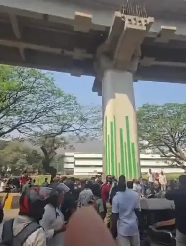 What Happened in Mumbai Metro Pillar Collapse? CM Fadnavis Offers Rs 5 Lakh Aid!