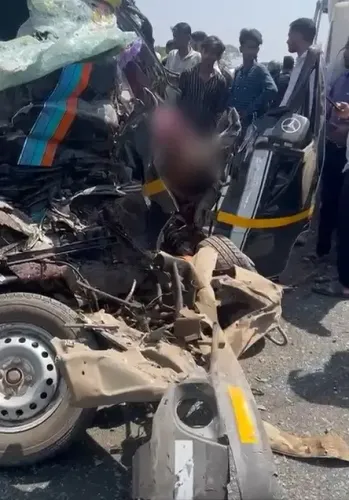 Mumbai Tragedy: Road Accident Claims 11 Lives, Grief Expressed by CM Fadnavis