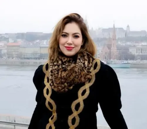Munmun Dutta Kicks Off Her Workday with Affectionate Rescue Kitten