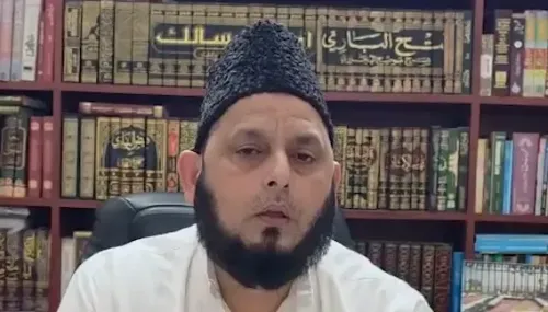 रामदेव के 'कन्वर्टेड मुसलमान' बयान पर मौलाना खालिद रशीद का पलटवार, बोले— मुसलमान कमज़ोर नहीं