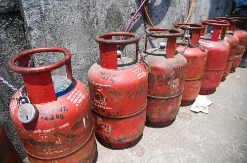 Muzaffarpur Police Shatter LPG Black Market Scheme Amid Gas Crisis