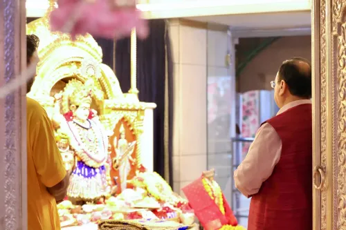 Nadda offers prayers at Jhandewalan Temple on Navratri
