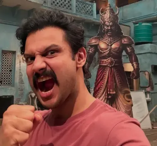 'नई नवेली' में राजा अवस्थी बने आदिनाथ कोठारे: साढ़े चार घंटे का मेकअप, सिलिकॉन सूट और गर्मी में एक्शन