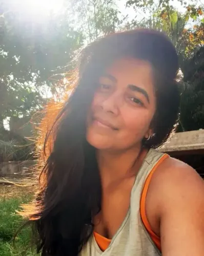 Narayani Shastri Showcases Her Natural Beauty in a Makeup-Free Moment