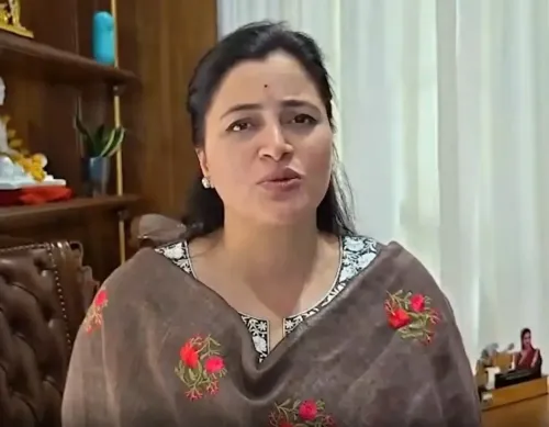 नवनीत राणा का नासिक टीसीएस मुद्दे पर तीखा बयान, 'हिंदू बेटियों पर अत्याचार सहन नहीं होगा'