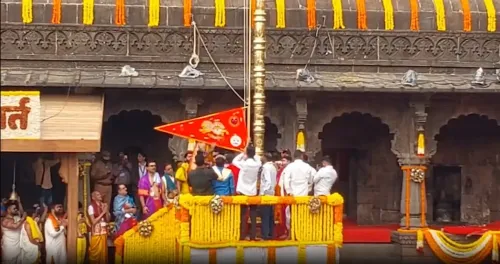 नासिक-त्र्यंबकेश्वर कुंभ मेला: राष्ट्रपति मुर्मु ने फहराई धर्मध्वजा, सिंहस्थ महाकुंभ का शुभारंभ