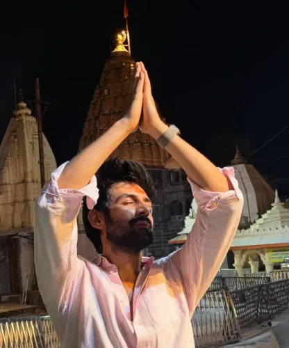 कार्तिक आर्यन का नेशनल अवॉर्ड के बाद महाकाल दर्शन, नंदी हॉल में ध्यानमग्न दिखे अभिनेता